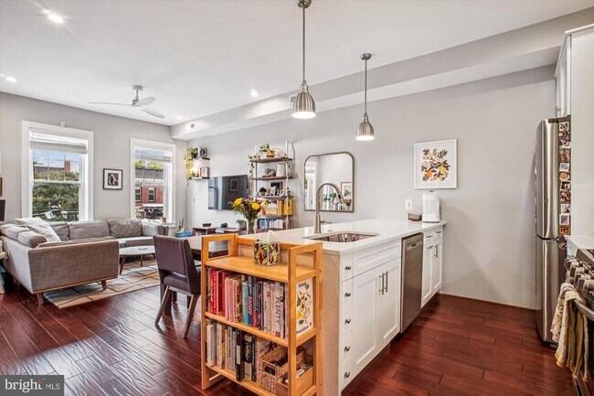 Building Photo - 455 Luray Pl NW