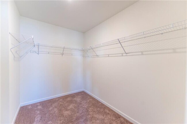 Building Photo - 31 Briarwood Dr E