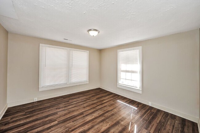 Building Photo - Spacious 4-Bedroom Beauty in Sylacauga – Huge Deck, Carport & Tons of Charm!