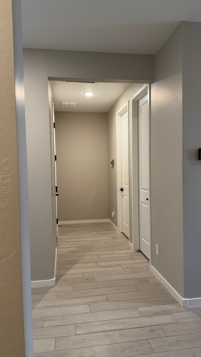 Building Photo - 40586 W Crane Dr