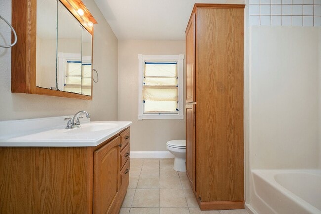 Building Photo - 3BR/2BA in Gladstone