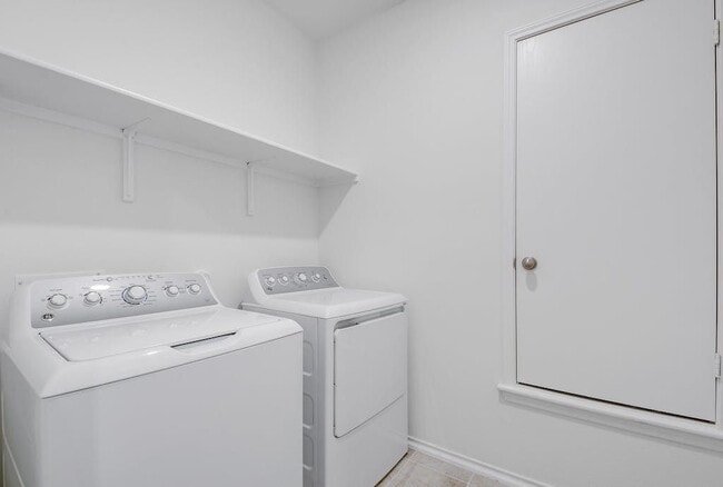 Building Photo - 8200 Knoxville Trl