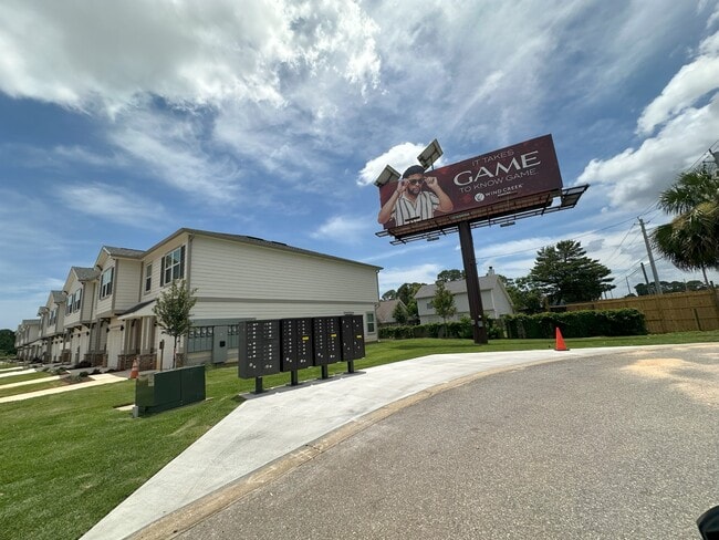 Building Photo - 456 Westgate Wy