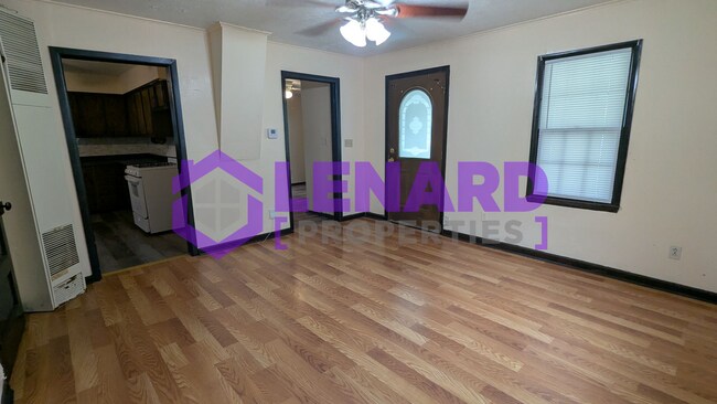 Building Photo - Lovely One Bedroom House!