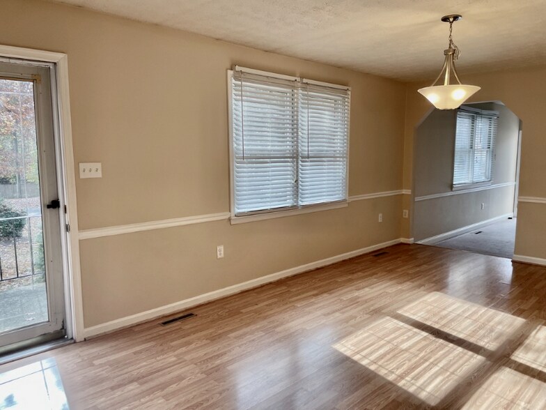 Building Photo - 26125 Cresent Ln