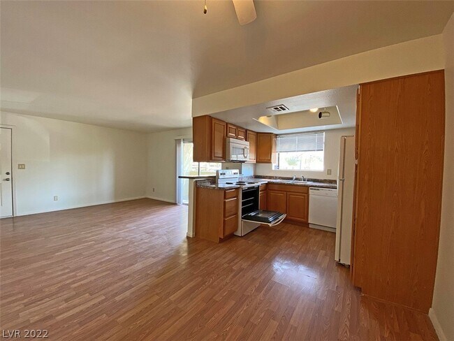 Building Photo - 7300 W Pirates Cove Rd