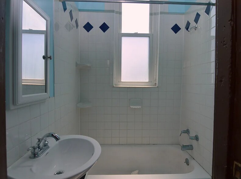 Building Photo - 2734A Armand Pl