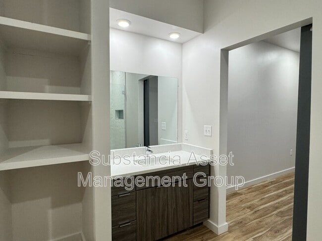 Building Photo - 1653 Midtown Pl