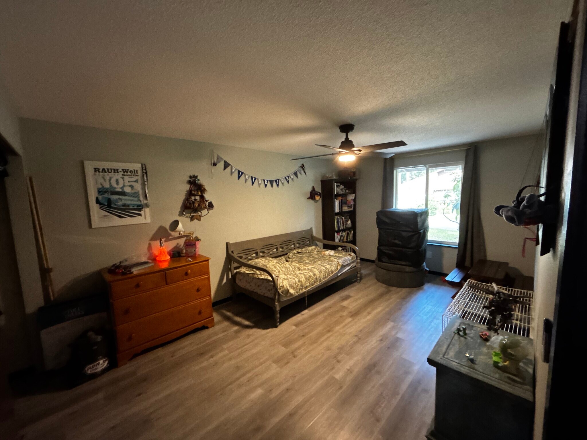 Large bedroom - 6810 Topaz Dr SW