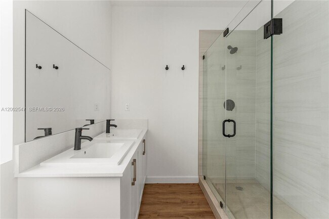 Building Photo - 401 SW 1st St