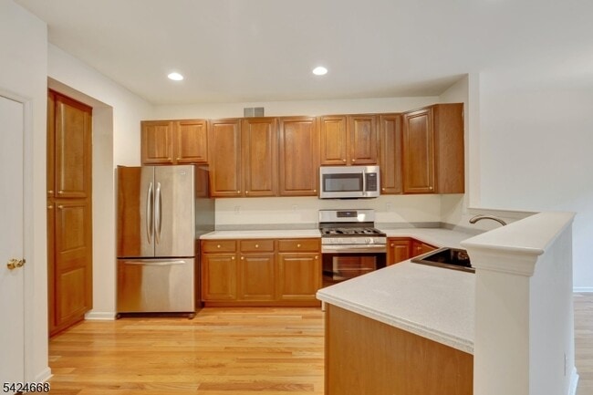 Building Photo - 18 Mountain View Dr