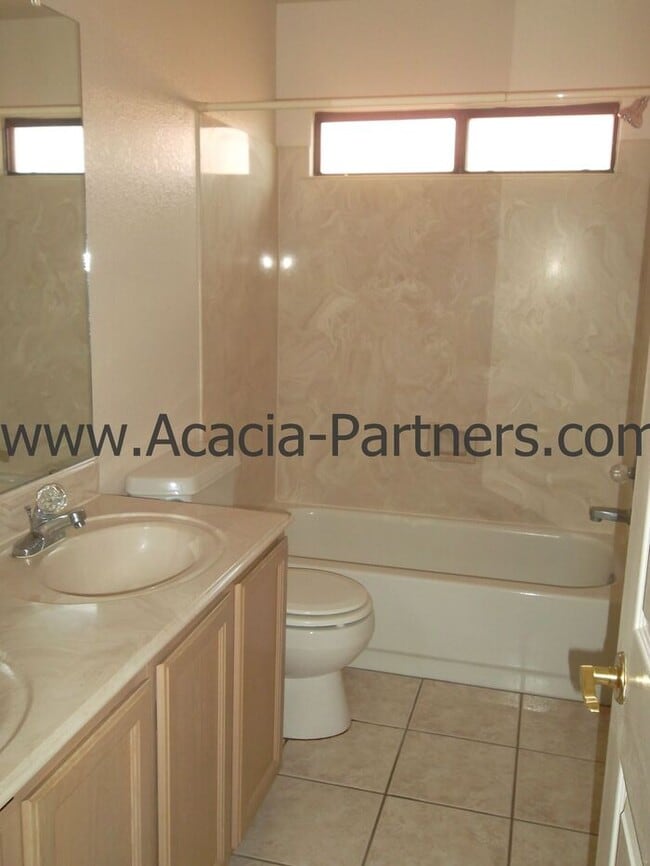 Building Photo - 4 Bedroom  in gated community on Golf Course