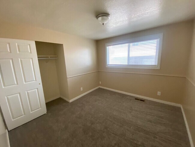 Building Photo - Spacious 2-Bedroom Home in Roy! $350 Off o...