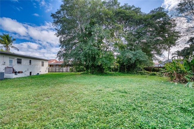 Building Photo - 6550 SW 27th St