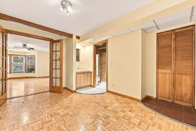 Building Photo - 373 Webster Ave