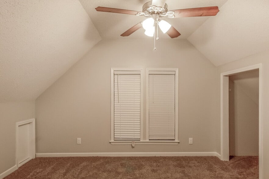 Building Photo - 6042 Bartley Ridge Dr