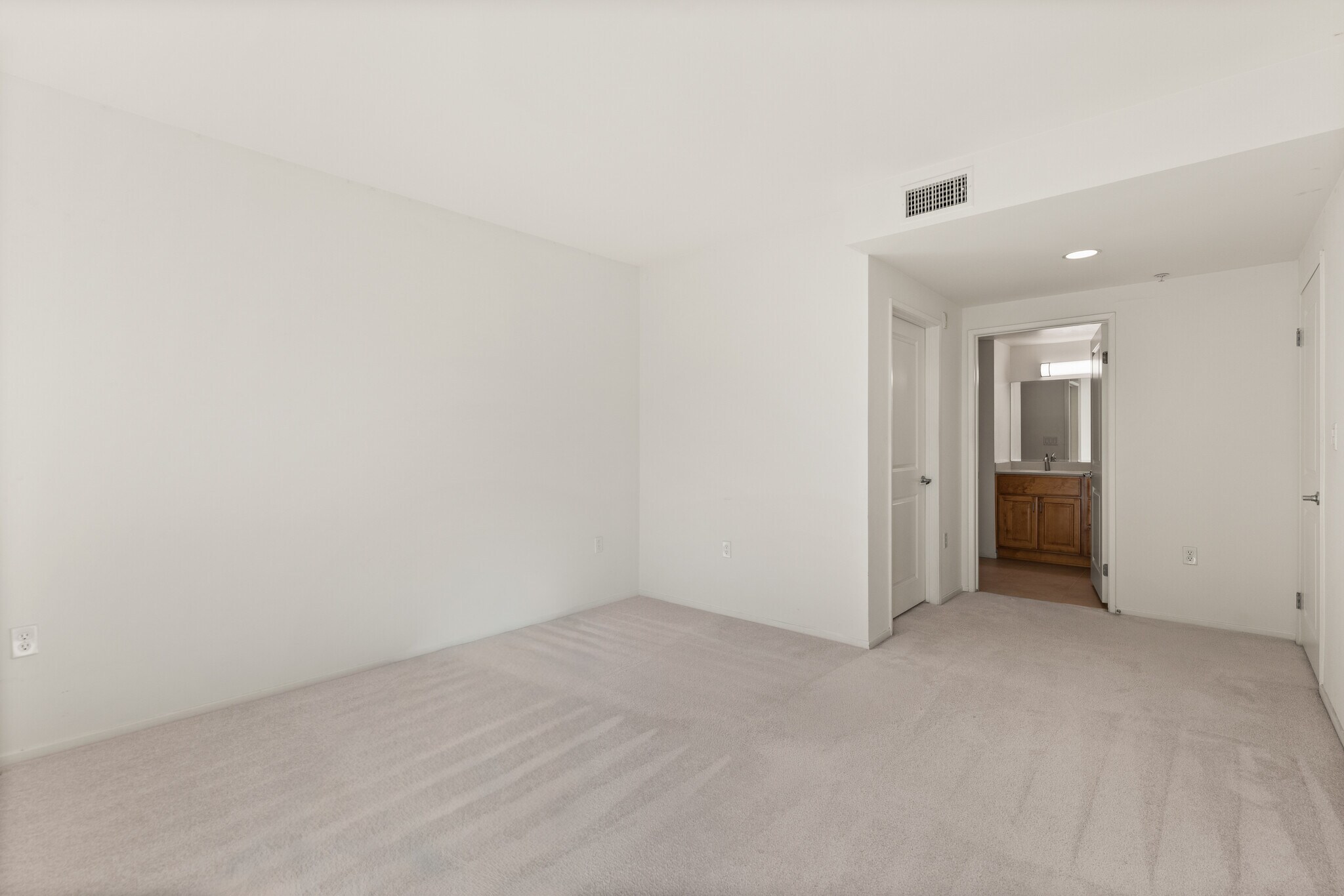 Building Photo - 267 S San Pedro St