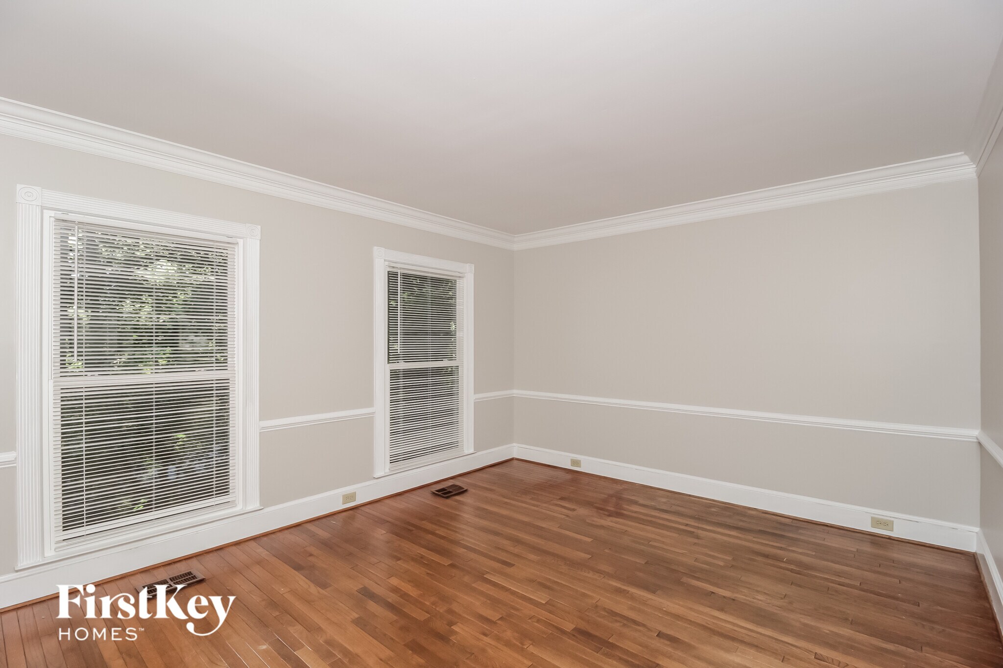Building Photo - 4927 Castlewood Dr SW