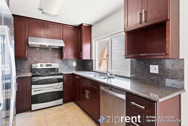 Building Photo - 4 br, 2.5 bath Townhome - 32259 Mercury Wa...