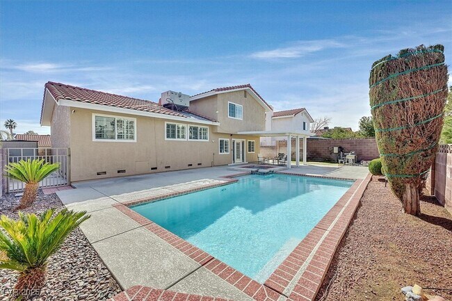 Building Photo - 8720 Pavia Dr