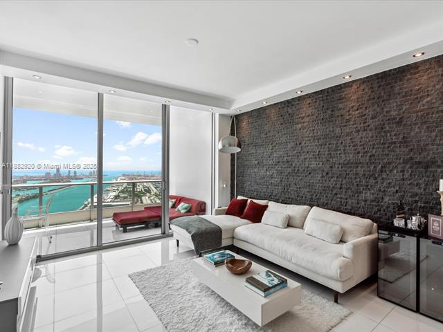 Building Photo - 900 Biscayne