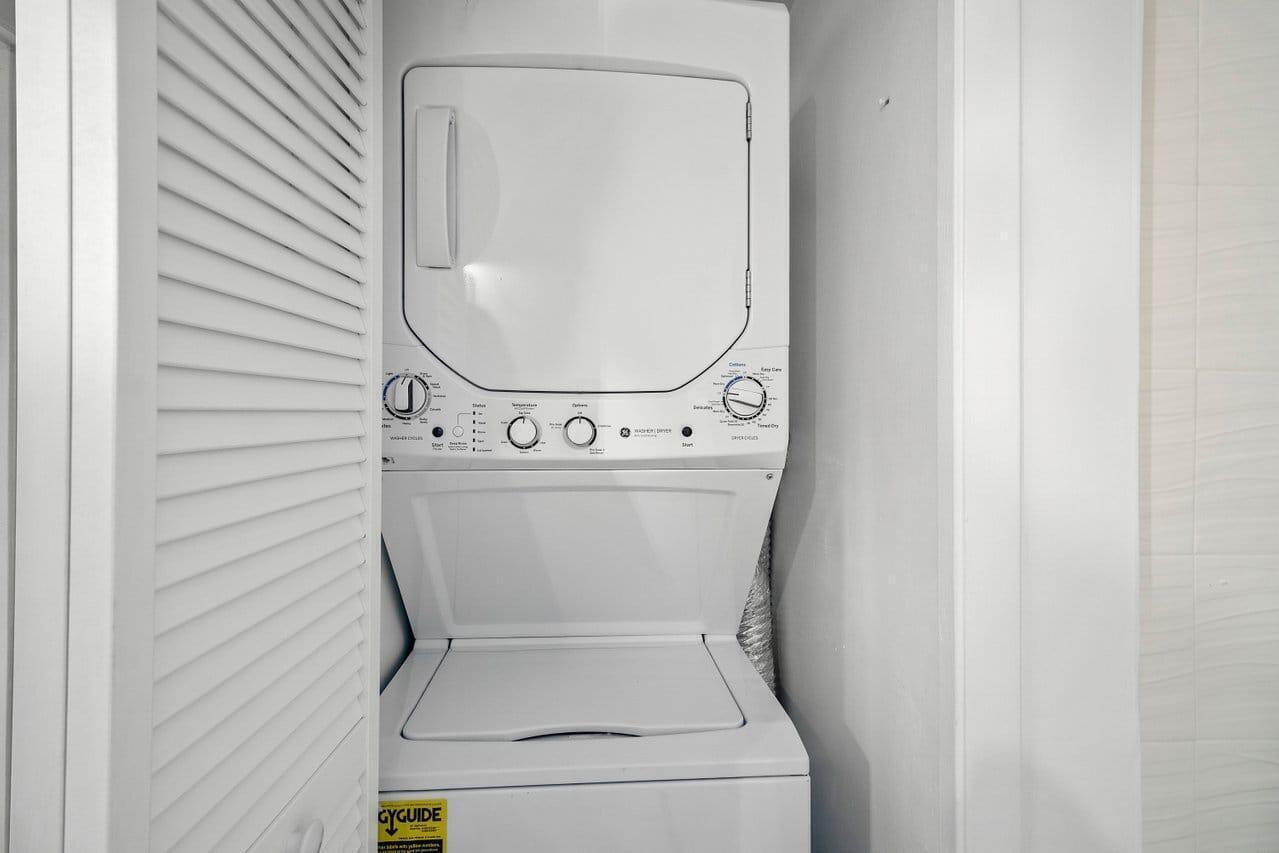 Building Photo - 341 Lakeview Dr