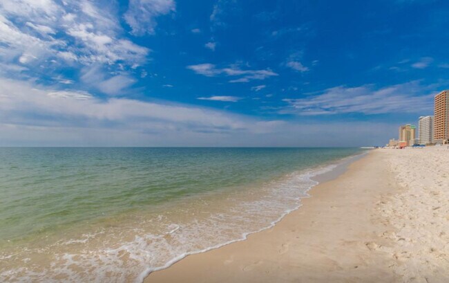 Building Photo - 521 W Beach Blvd