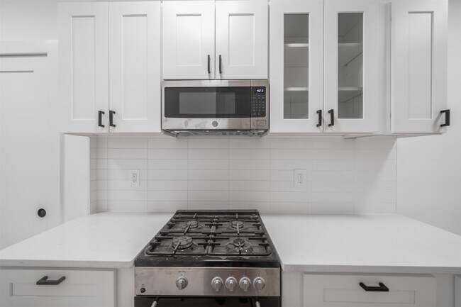 Building Photo - 500 Monroe St