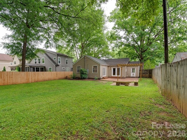 Building Photo - 2329 Kingsbury Dr