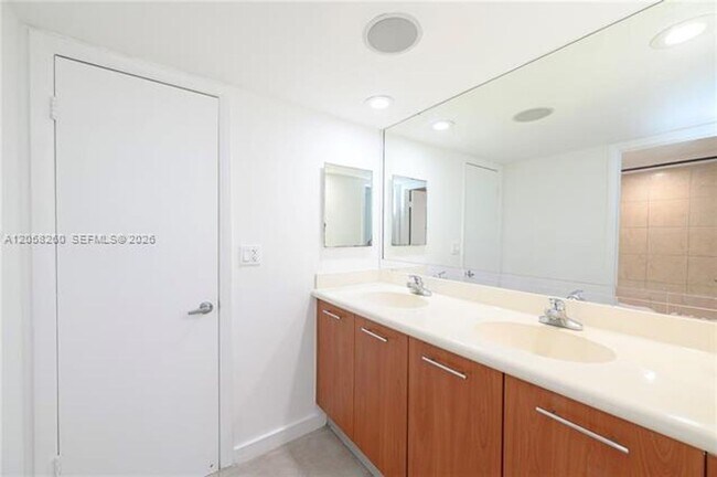 Building Photo - 750 NE 64th St