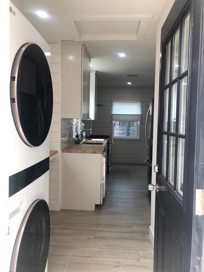 Building Photo - 3956 Olmsted Ave