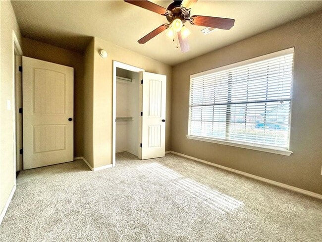 Building Photo - Craftsman style 3 bedroom 2 bath Home - Avail NOW!