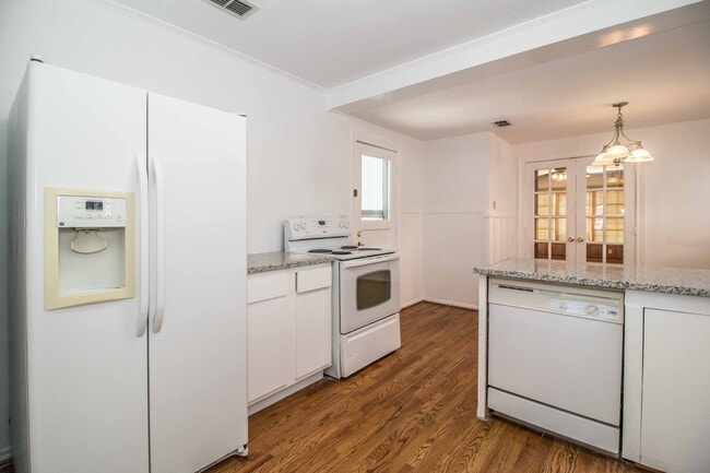 Building Photo - Charming Remodeled Bungalow - Arlington Heights - NEW PICTURES COMING SOON!