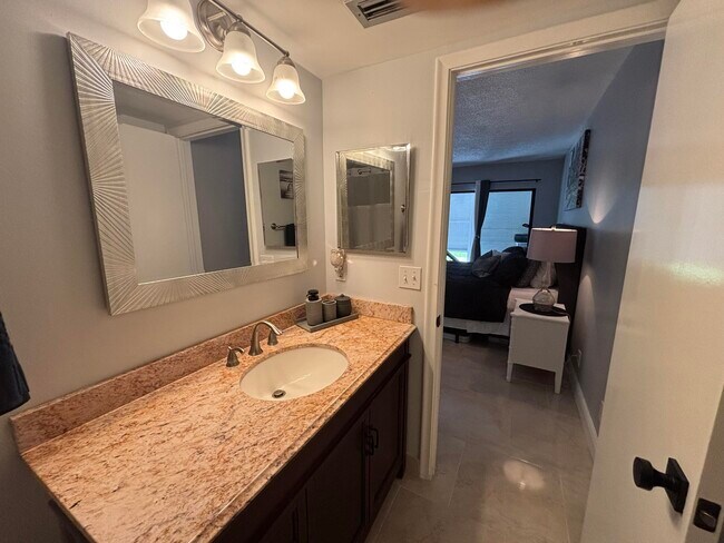 Building Photo - 1705 Presidential Way