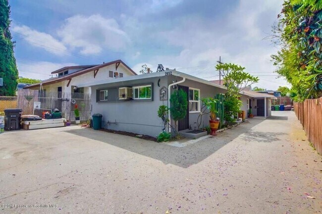 Building Photo - 2652 Granada Ave