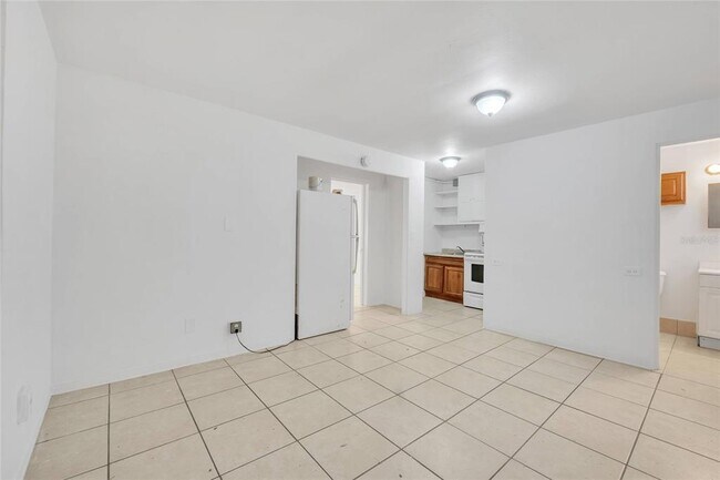 Building Photo - 552 Fairmount Rd