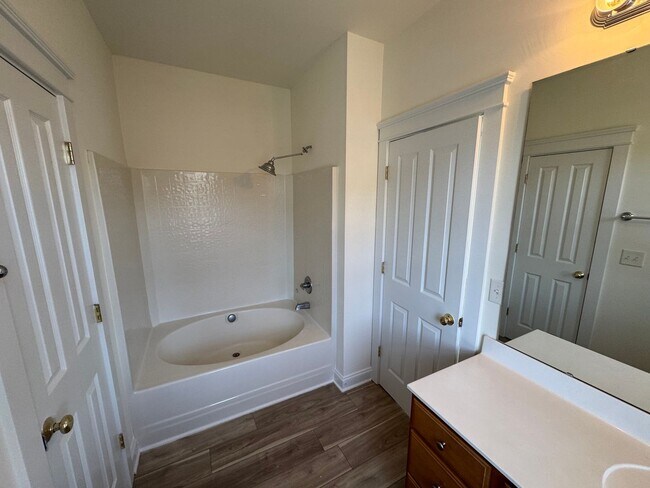 Building Photo - 13743 Carleen Way Dr