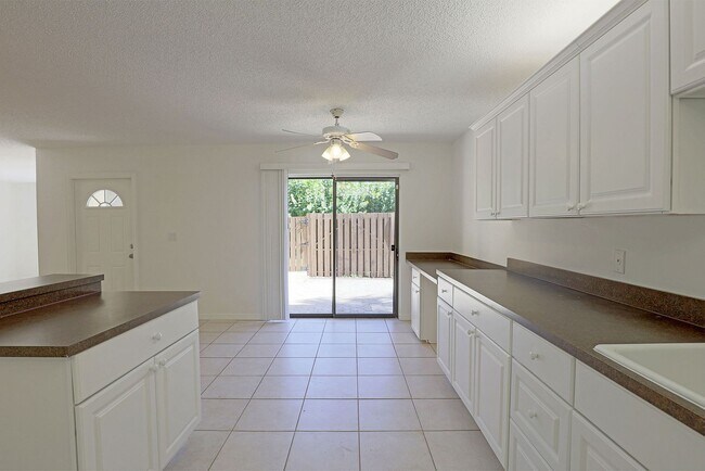 Building Photo - Parkwoods 12341-2