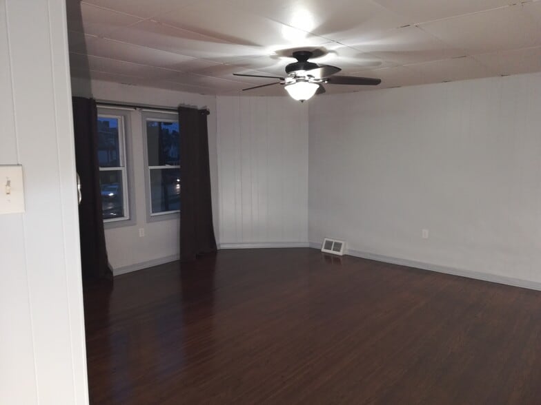 Building Photo - 11 N Wade Ave