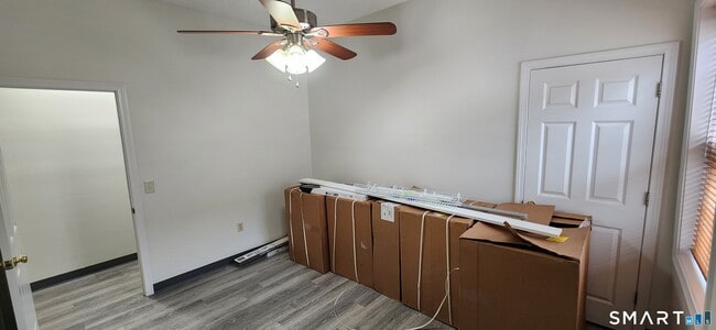 Building Photo - 24 Meadow St