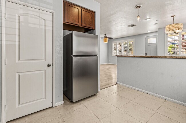 Building Photo - 1636 Avenida Aviare