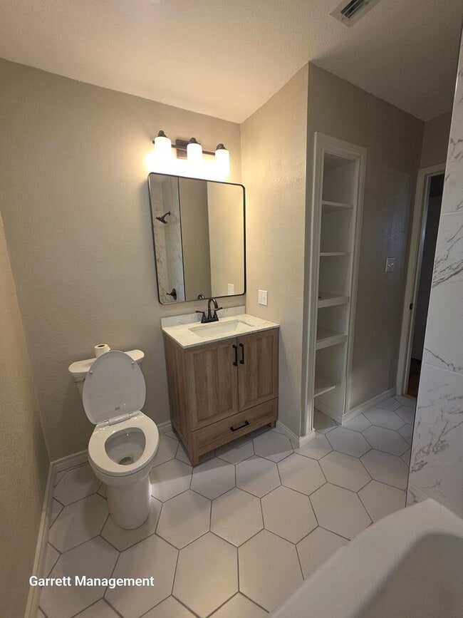 Building Photo - 3/2 Remodeled Home in Lampasas