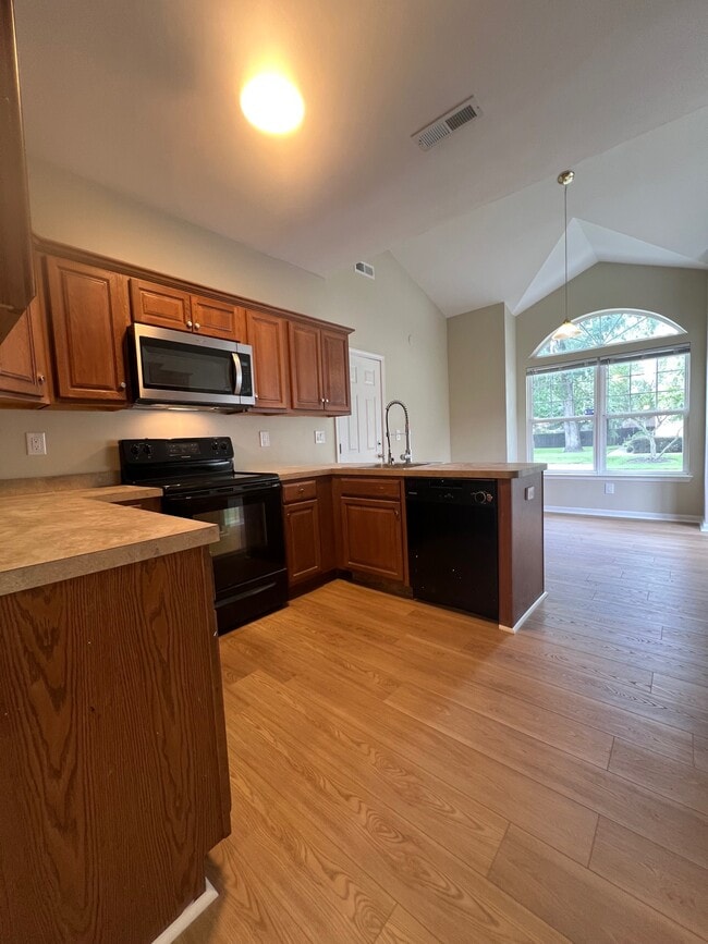 Building Photo - 114 Grand Oaks Dr