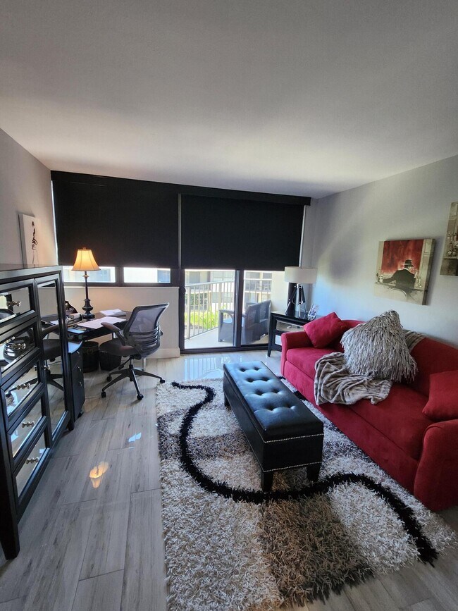 Building Photo - 899 Jeffery St