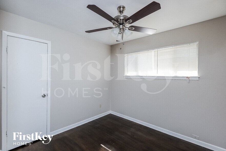 Building Photo - 1029 Usher St