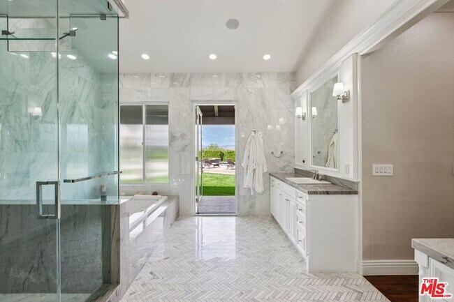 Building Photo - 27048 Triumph Ave