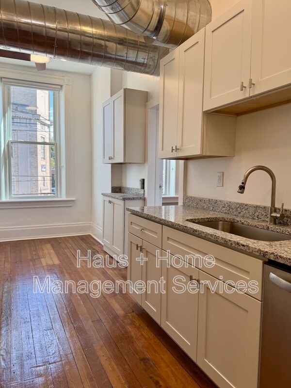 Building Photo - 906 Penn Ave