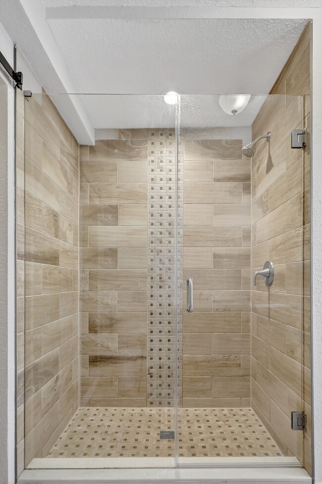 Building Photo - 541 40th Ave NE