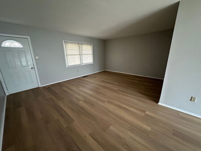 Building Photo - 3 Bedroom 2 Bathroom