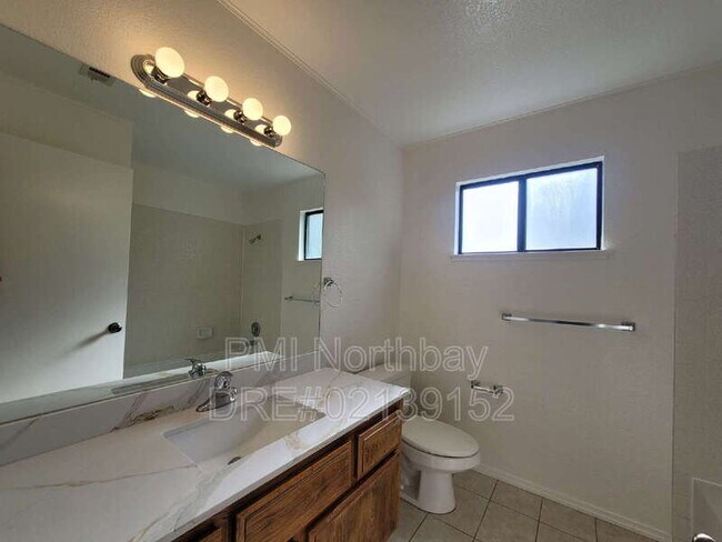Building Photo - 3552 Larchmont Ct